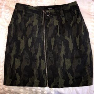 Camo zip up skirt